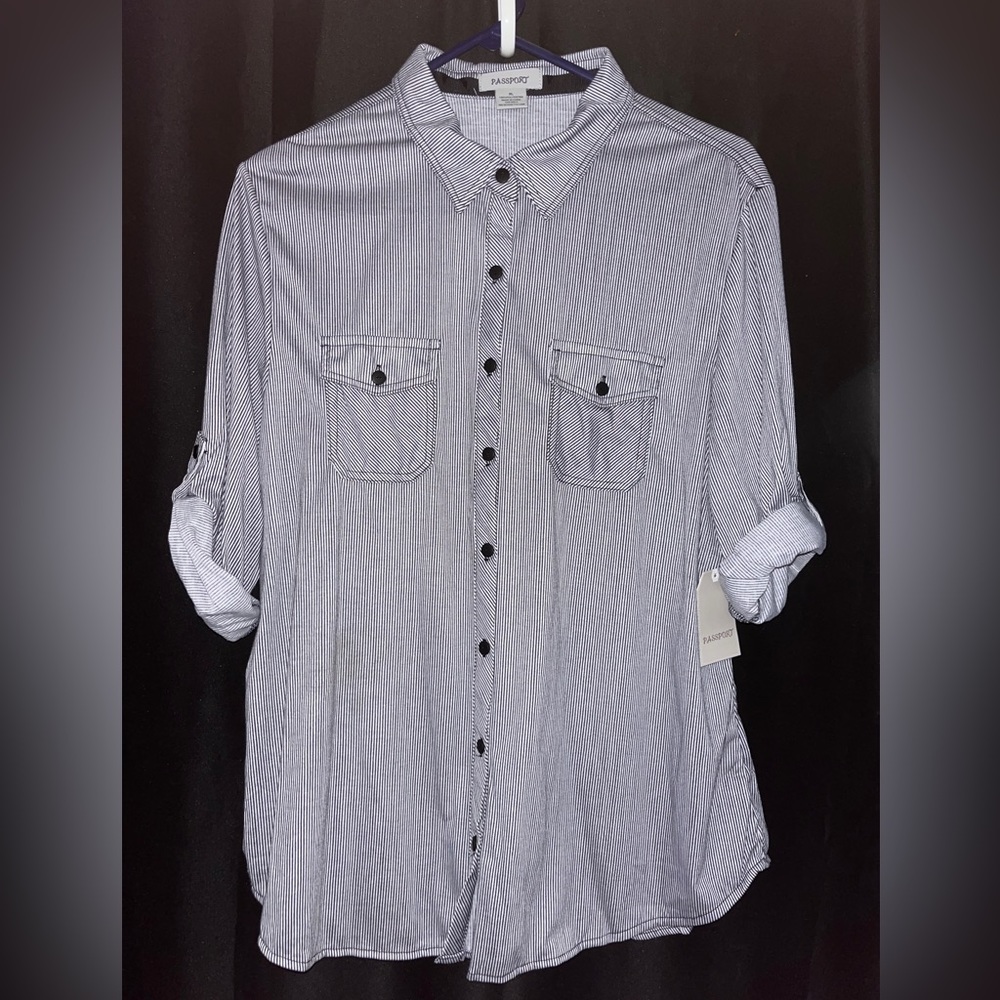 Cute ladies black and white blouse